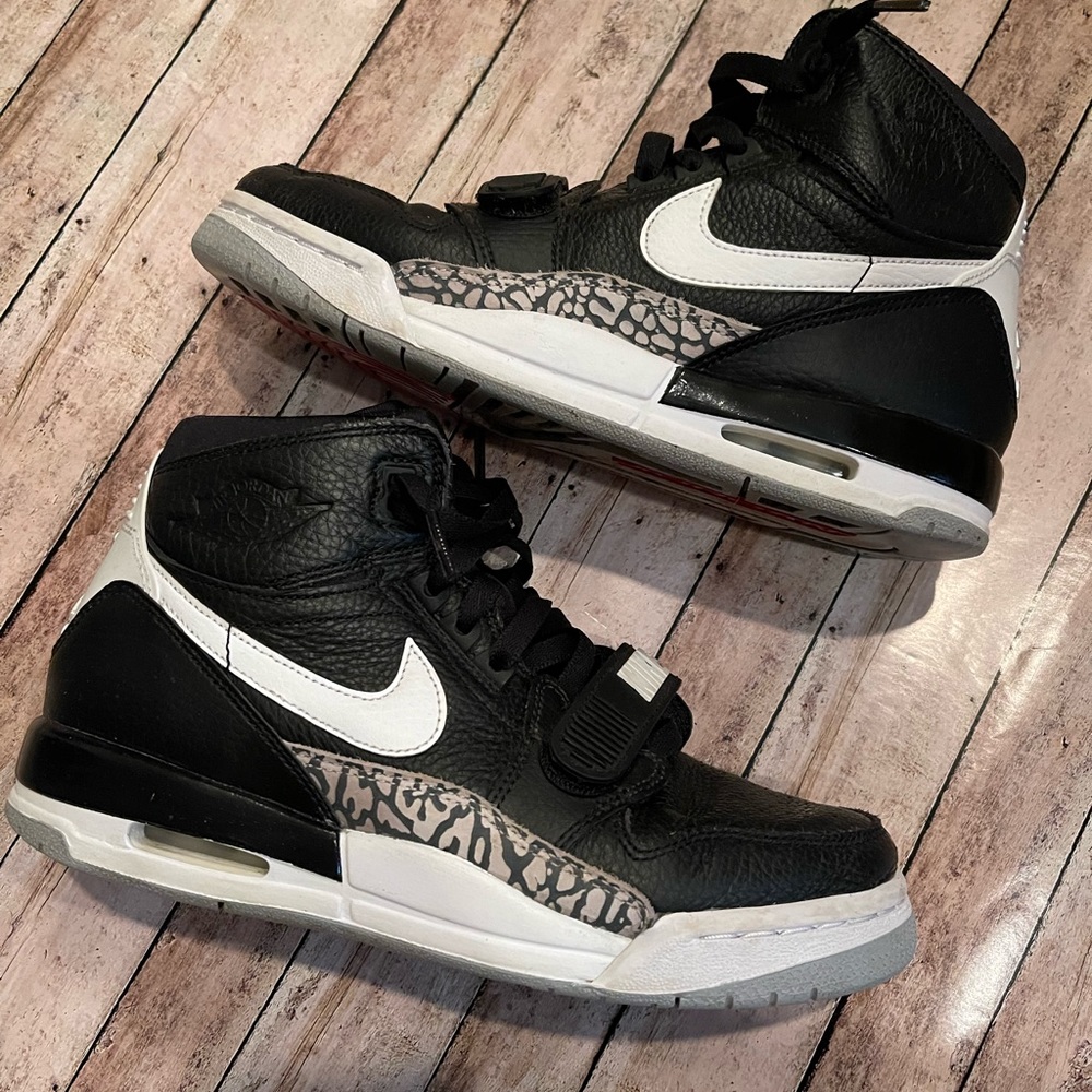 Mens Nike Air Jordan’s black Sz 6